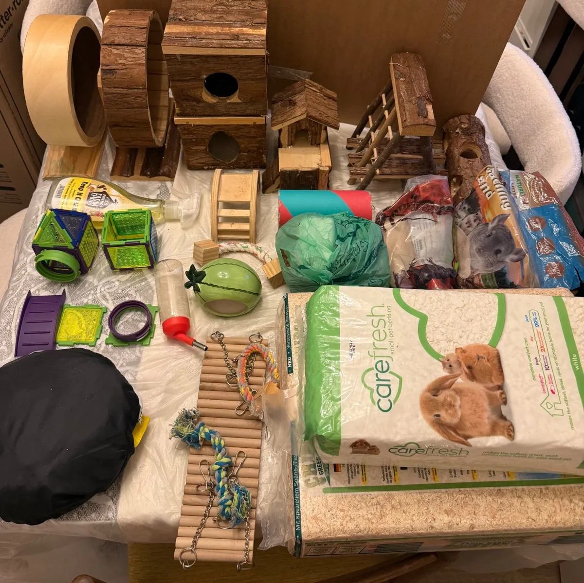 Hamster enclosure and accessories - Image 3