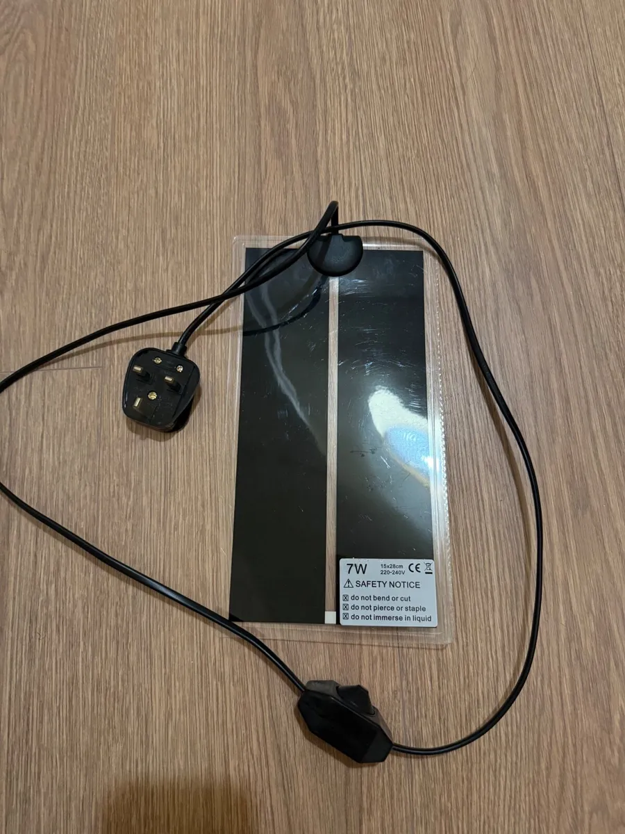 Hamster enclosure and accessories - Image 4