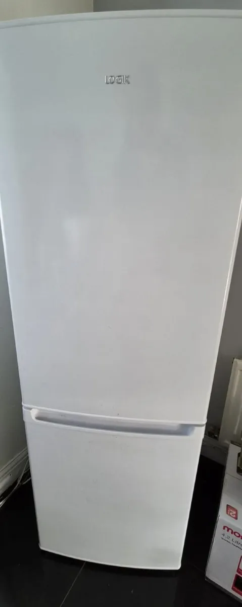 Fridge freezer - excellent condition - Image 3