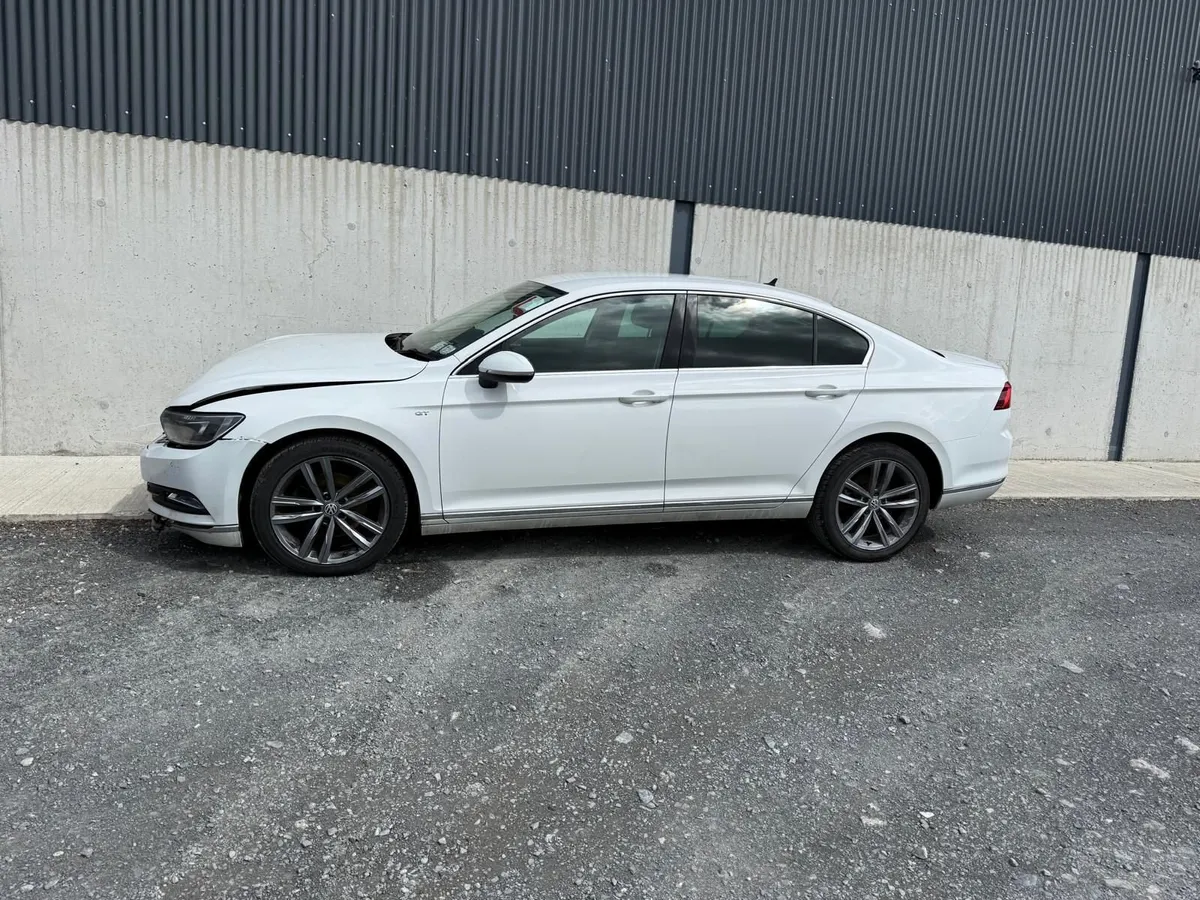 2015 Vw Passat 2.0 Diesel - Image 2
