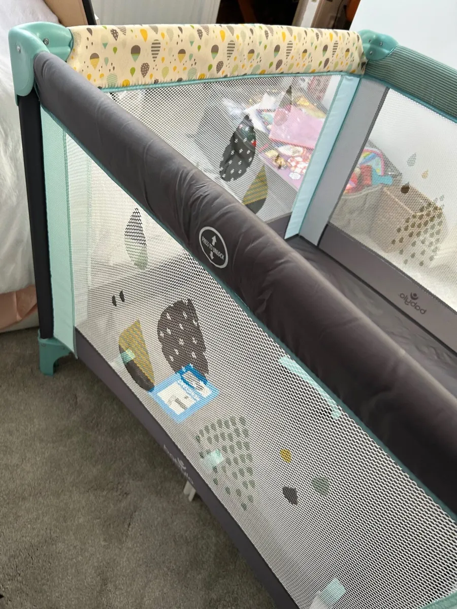 Travel cot - Image 2
