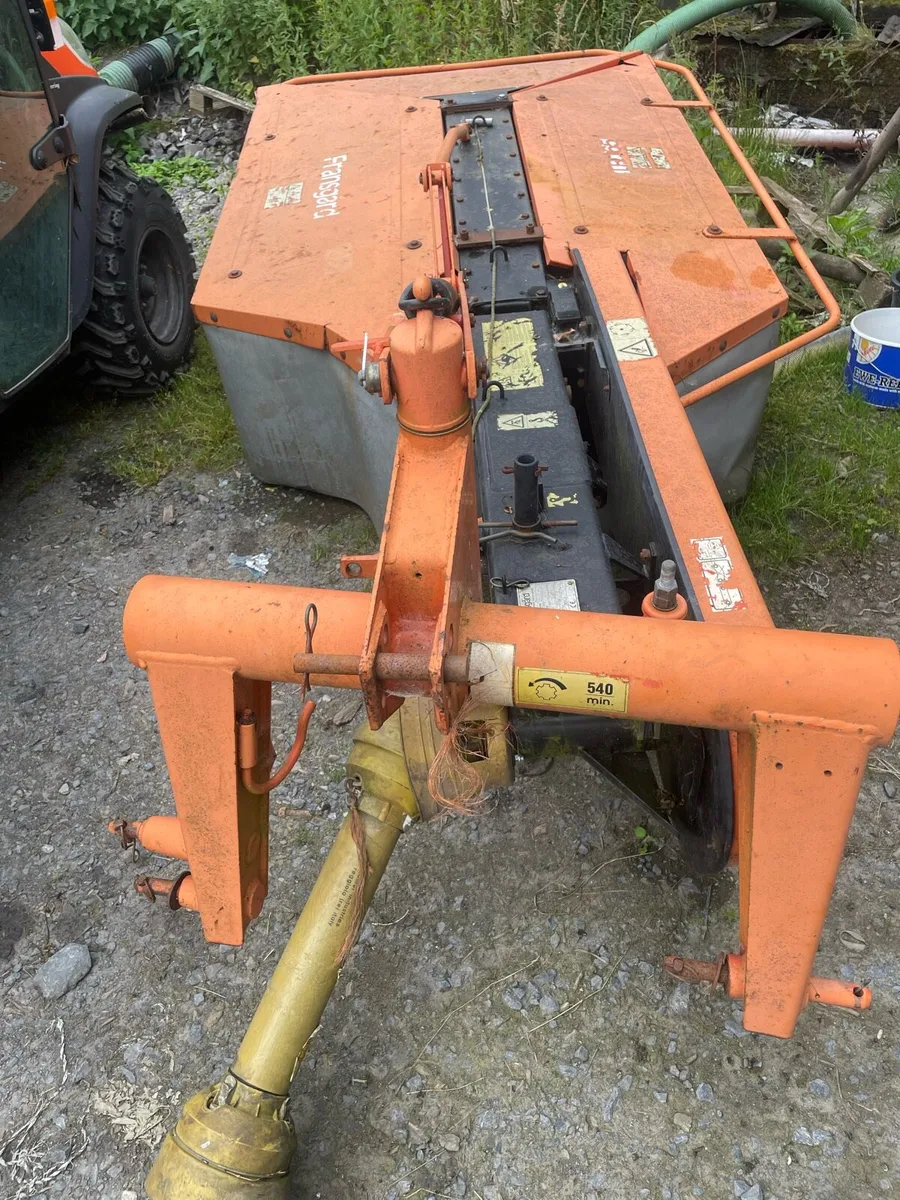 Fertiliser spreader - Image 1