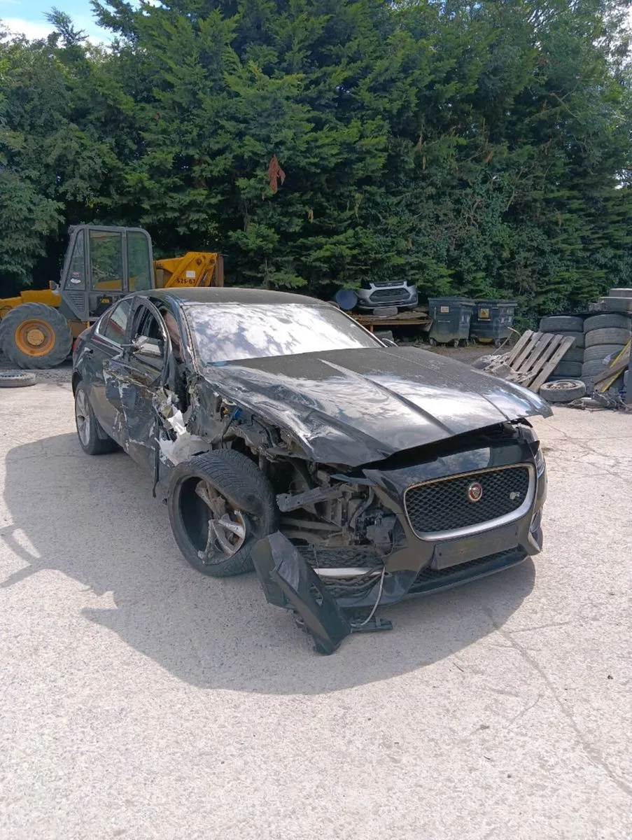 Breaking jaguar XF r-tipe 2018 2.0 diesel - Image 2
