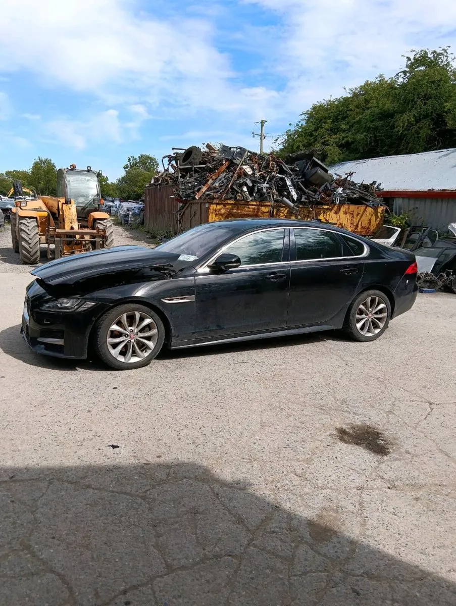 Breaking jaguar XF r-tipe 2018 2.0 diesel - Image 4