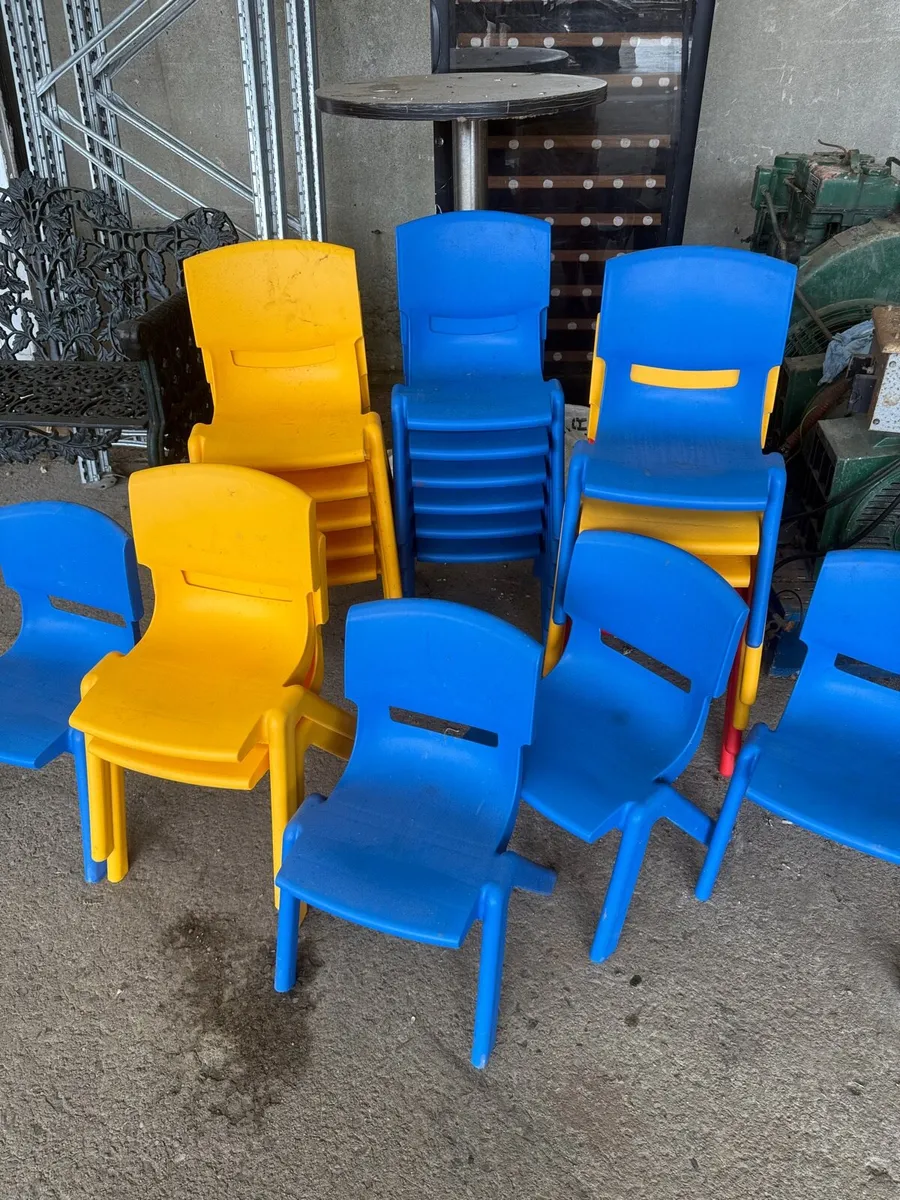 New small children stackable chairs - Image 1