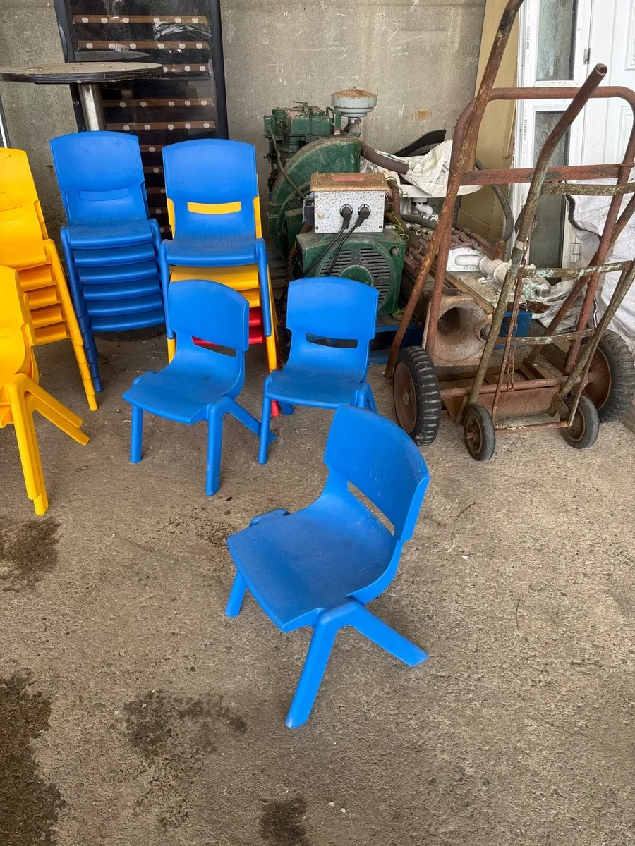 New small children stackable chairs - Image 2