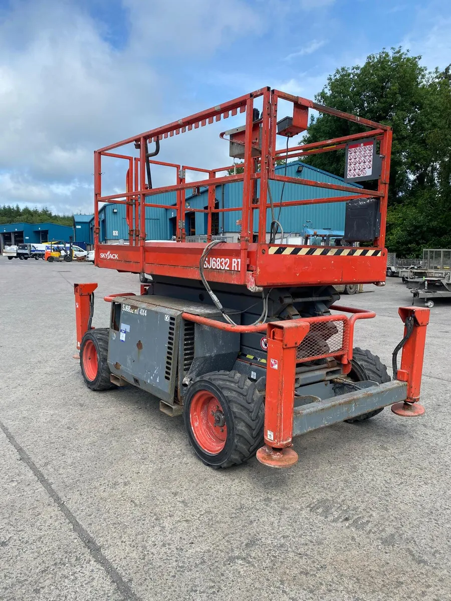 2016 SKYJACK SJ6832RT 38FT DIESEL SCISSOR LIFT - Image 1