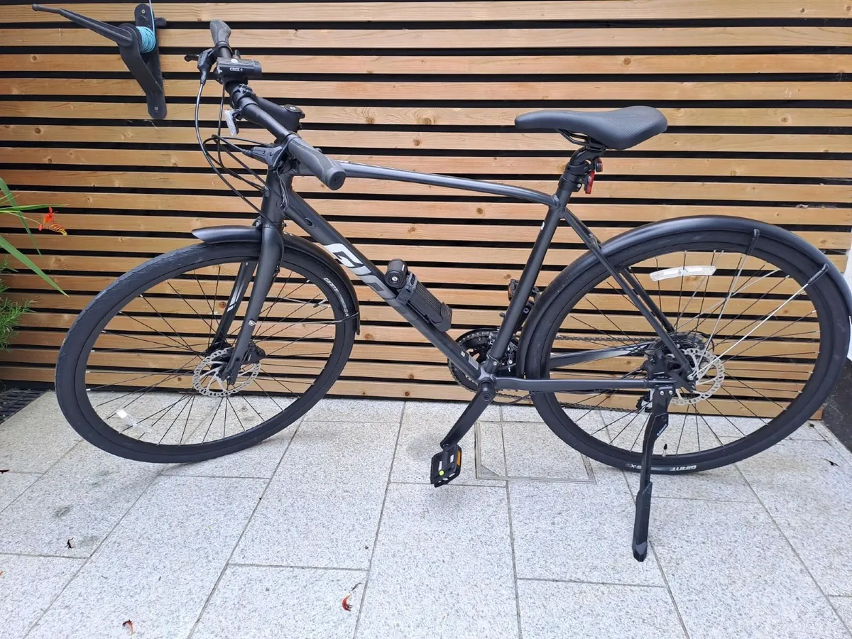 Giant  Escape Mens Bicycle - Image 1