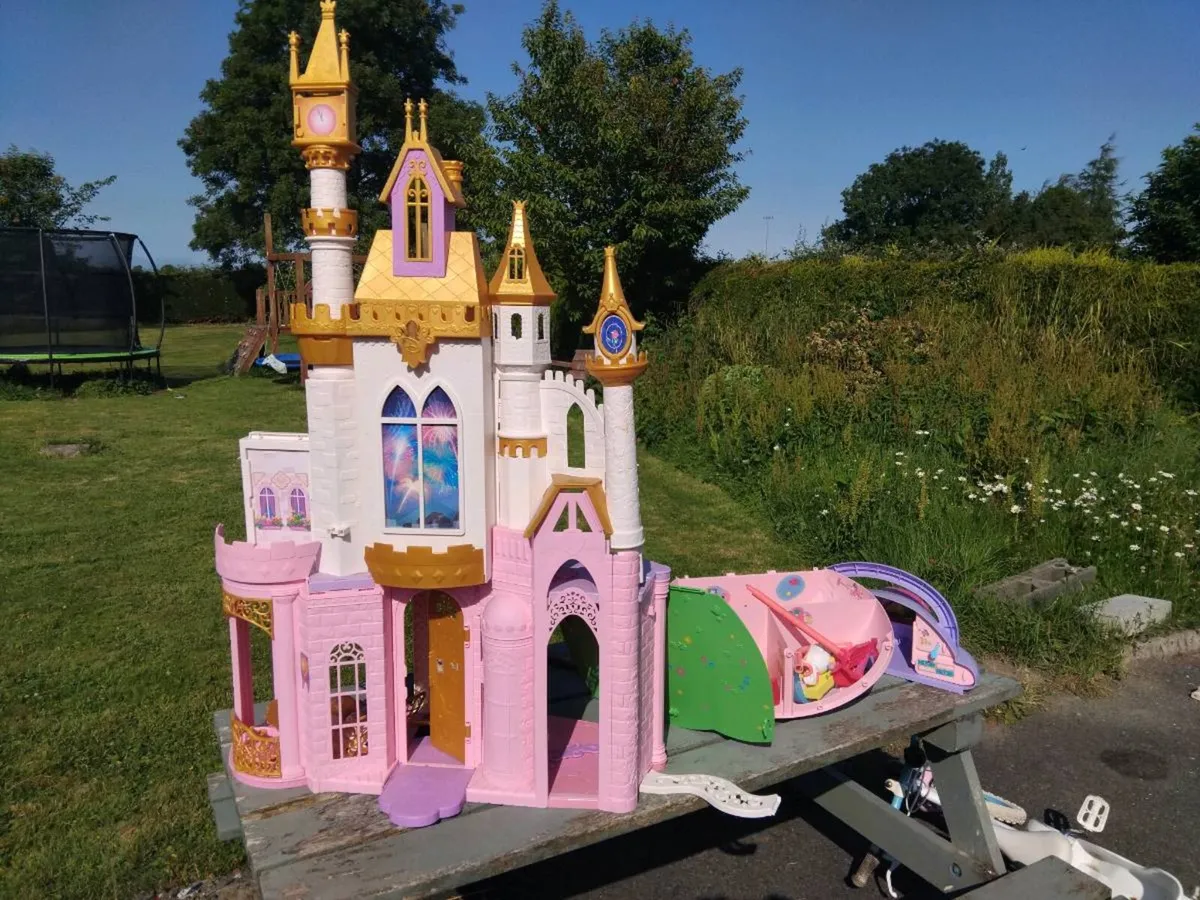 Toy castle - Image 1