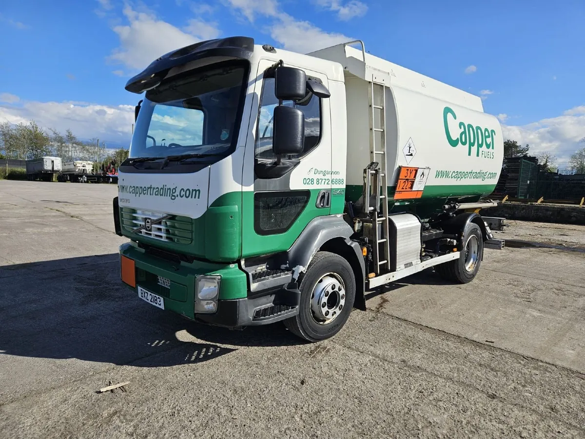 Volvo LF 240 2011 Oil lorry - Image 2