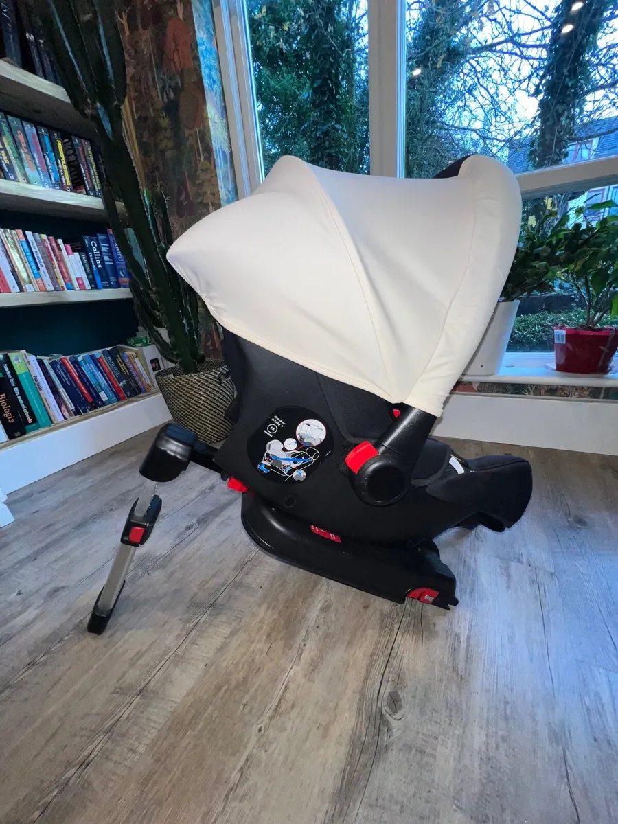 Car seat and stroller set - Image 2
