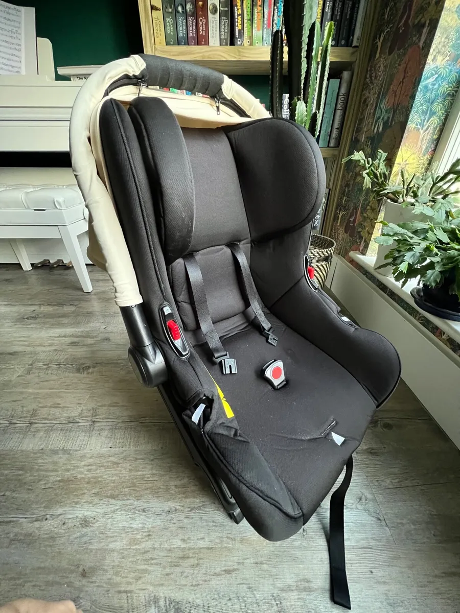 Car seat and stroller set - Image 3