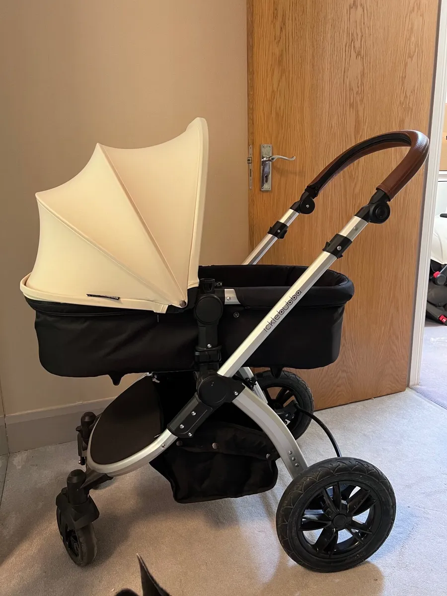 Car seat and stroller set - Image 1