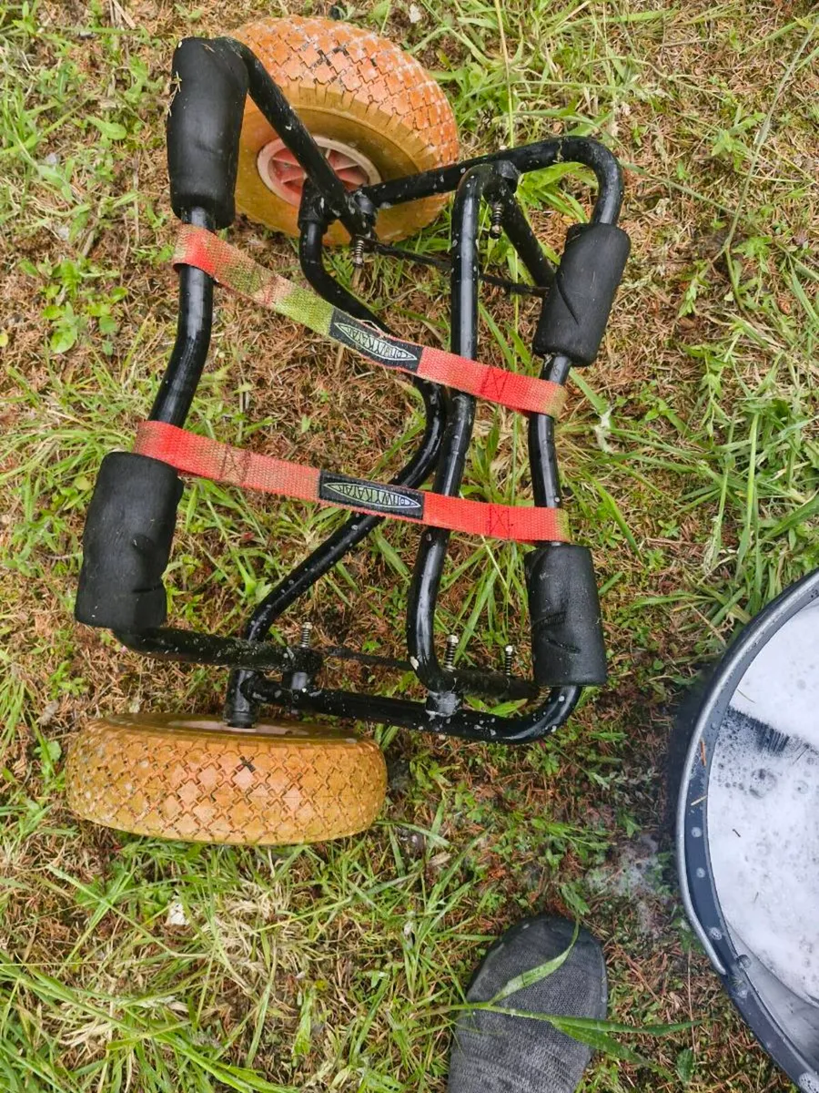 Tarpon 120 kayak with paddle trolley and pfd - Image 4