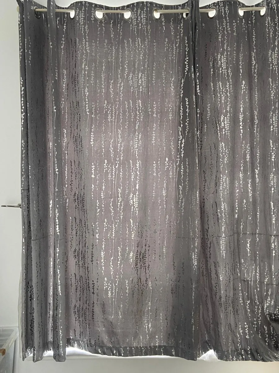 Curtains - Image 2