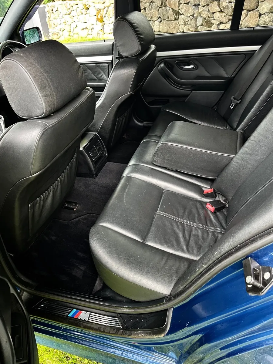 BMW 5-Series 2003 - Image 2