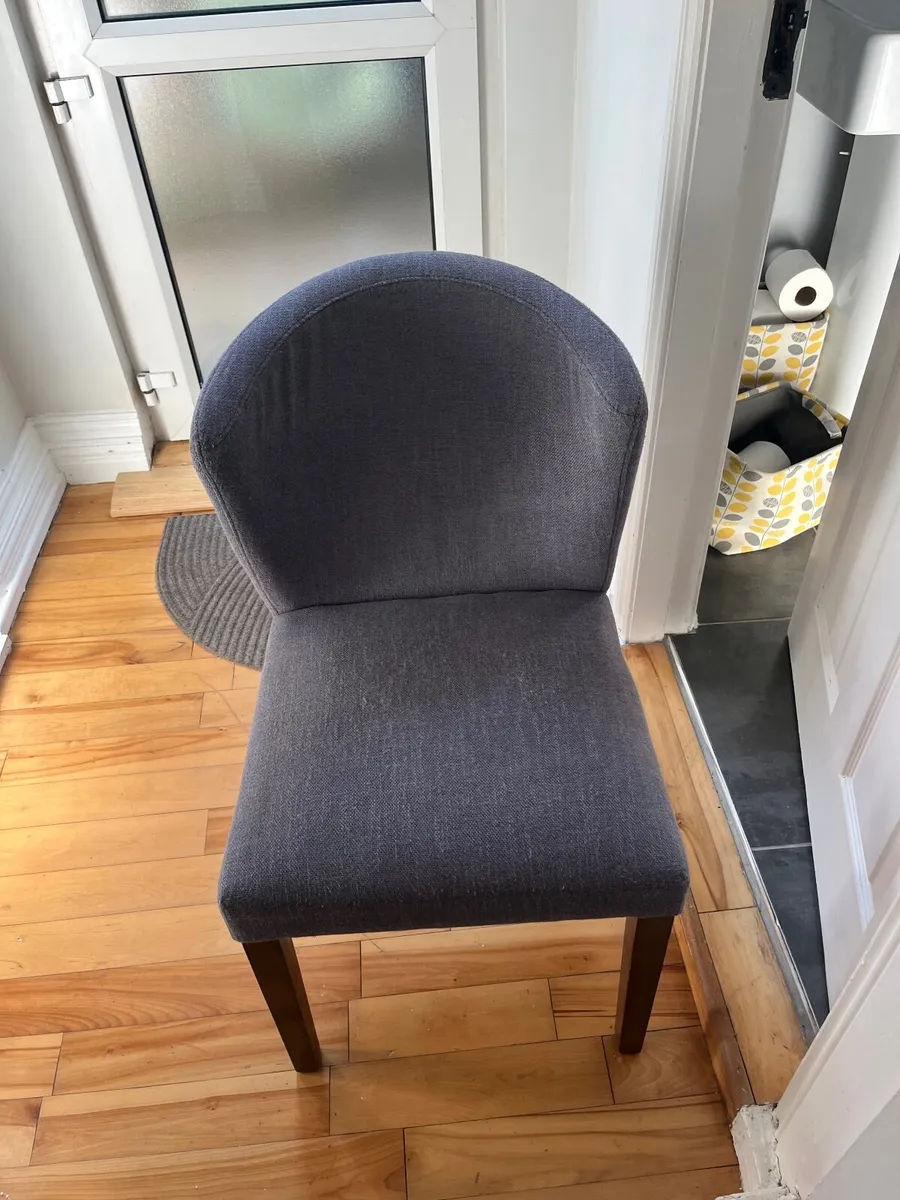 Kitchen table and chairs - Image 2