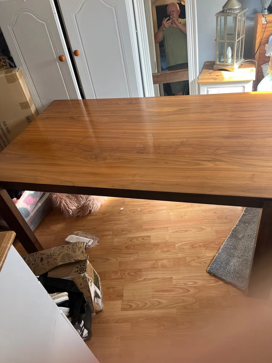 Kitchen table and chairs - Image 3