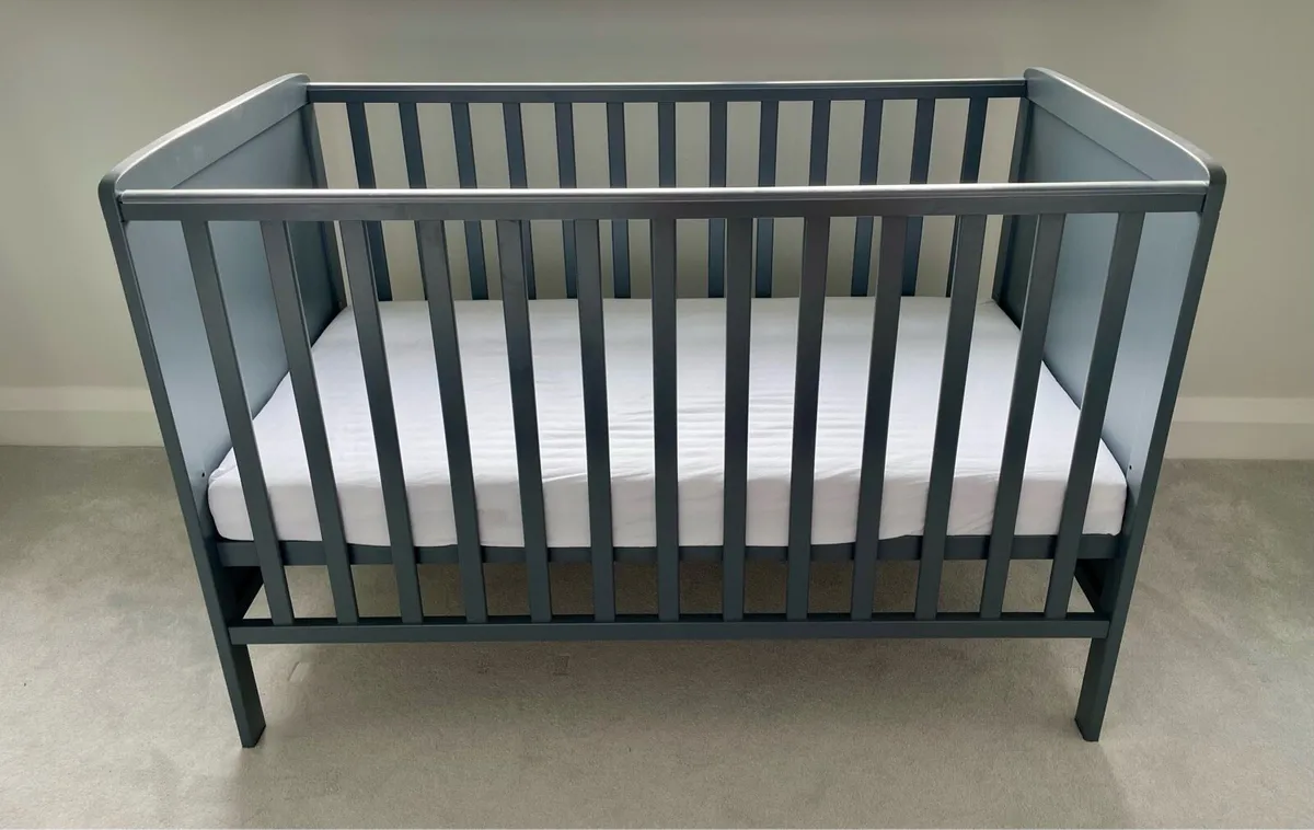 Infant cot - little buds - Image 3