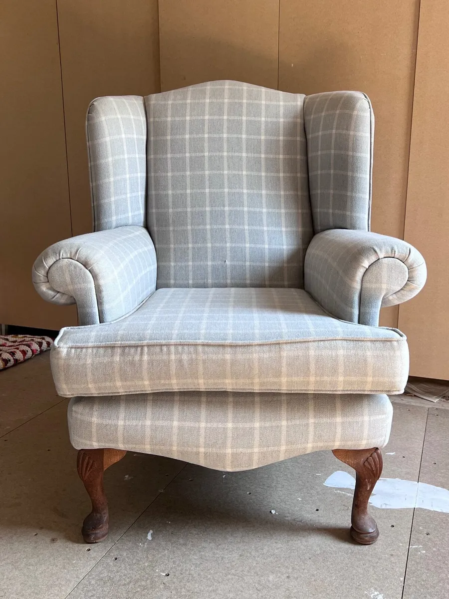 Elegant Armchair - Image 2