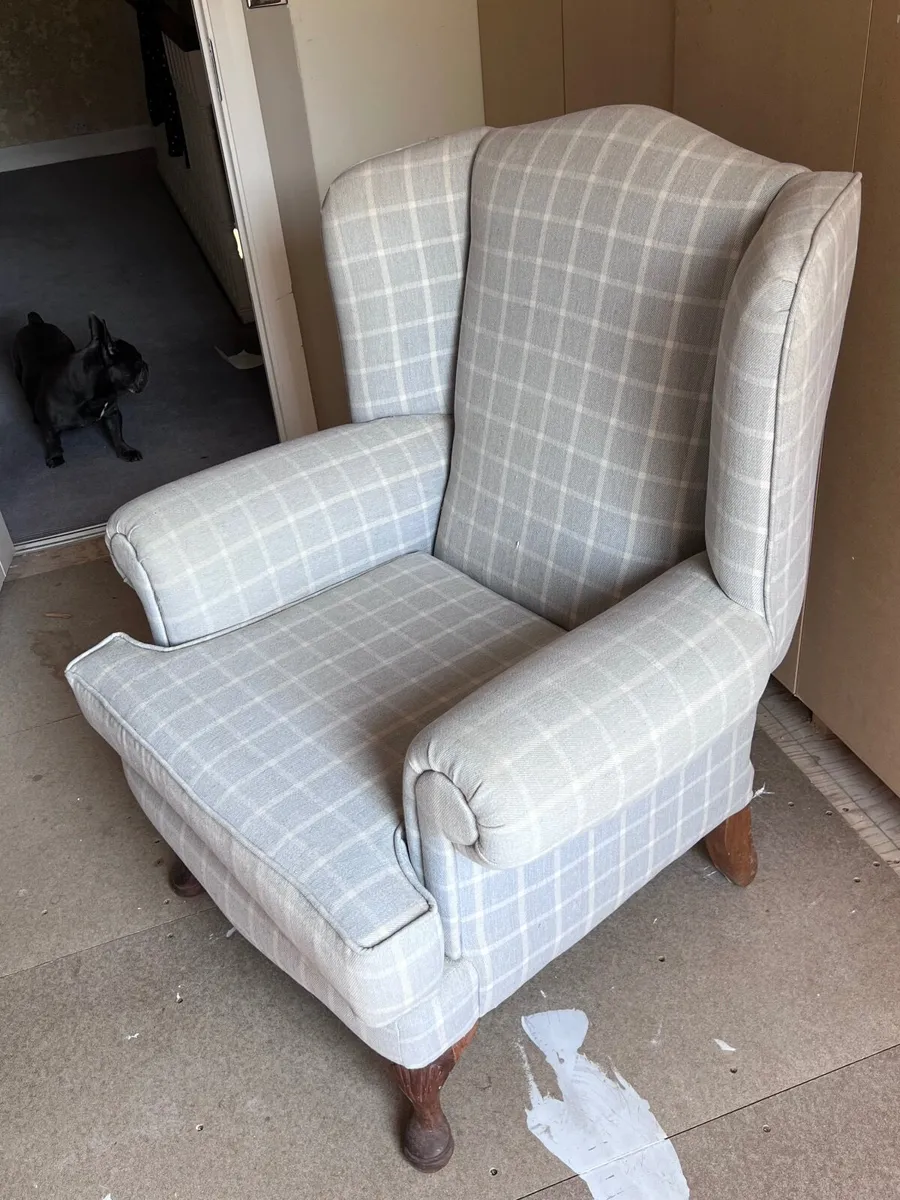 Elegant Armchair - Image 3