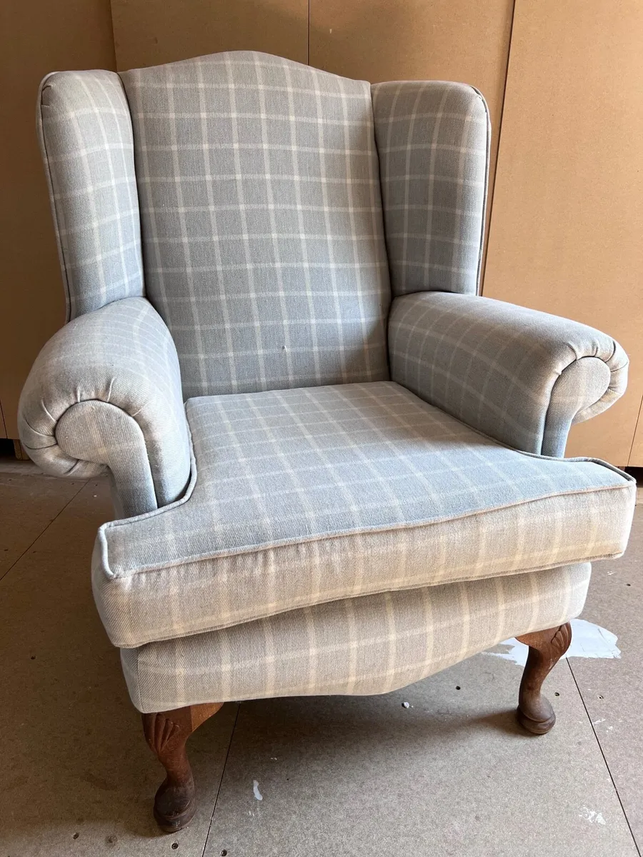 Elegant Armchair - Image 4