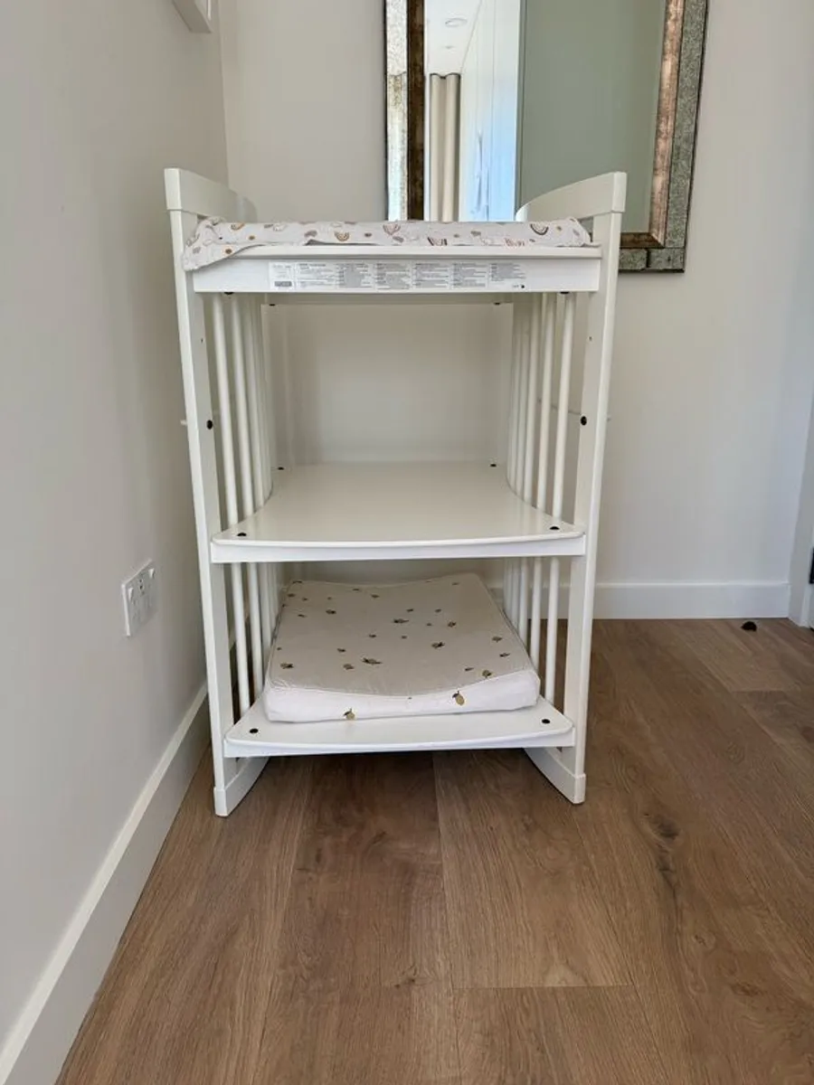 stokke changing table - Image 3