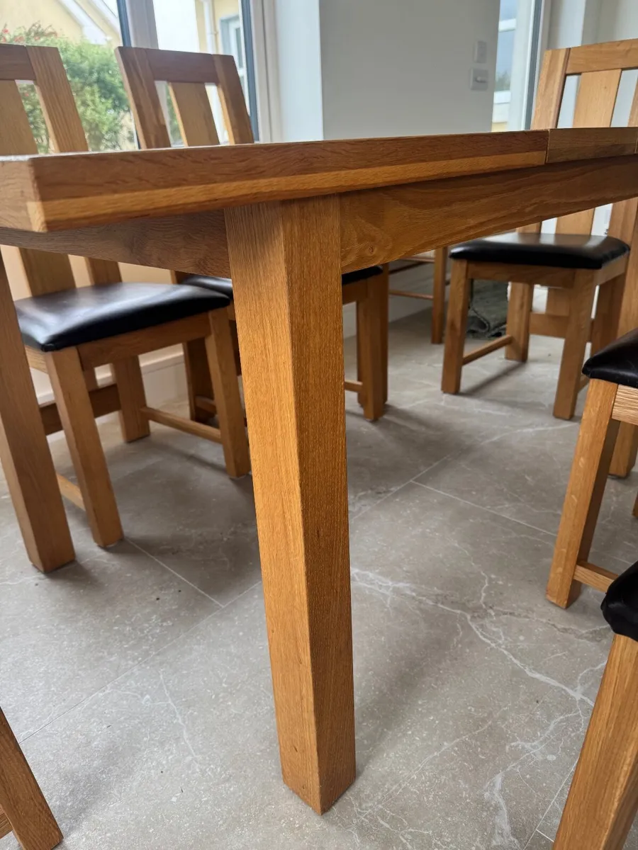 Solid Oak Dining Table and 6 Padded Chairs - Image 2