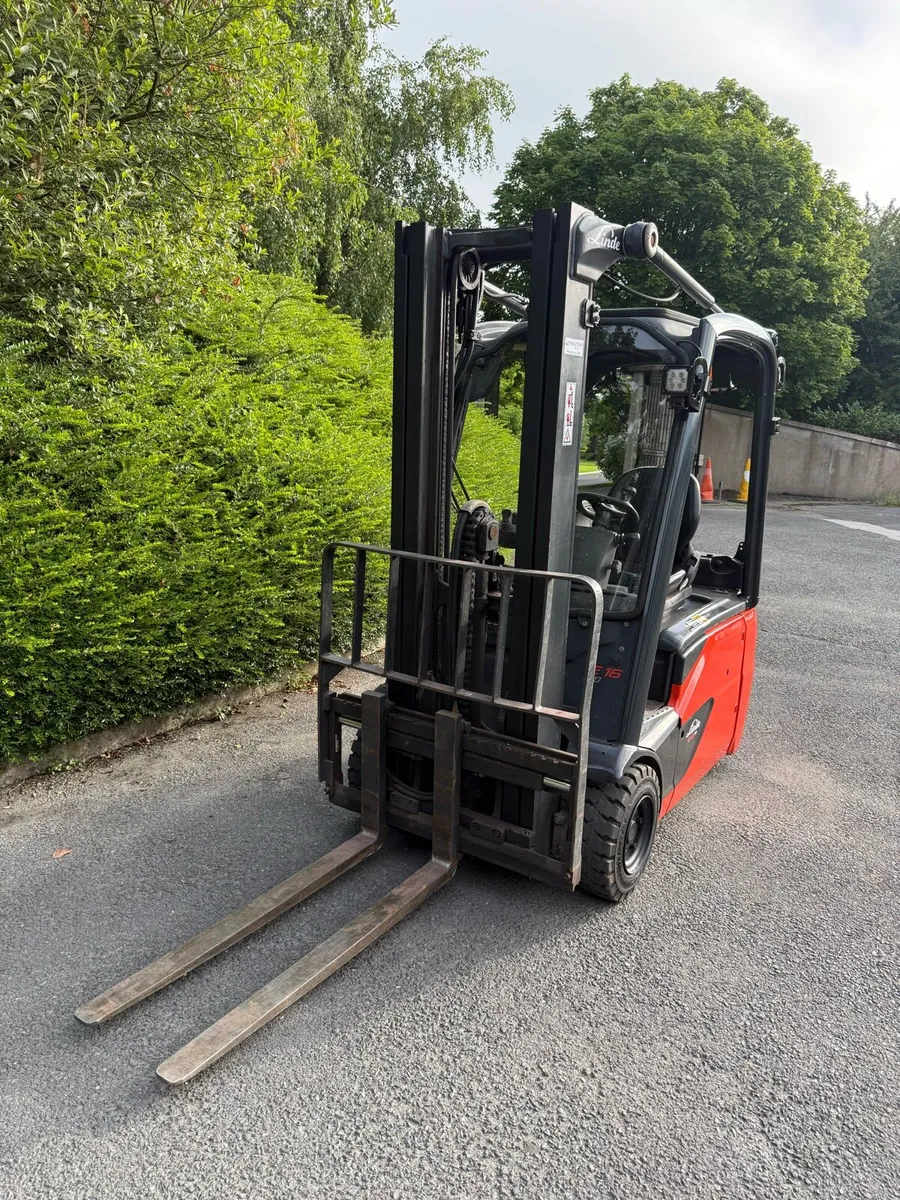 Forklift - Image 3