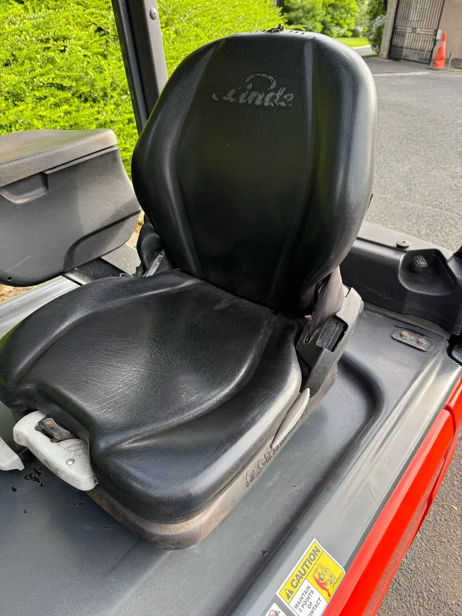 Forklift - Image 4