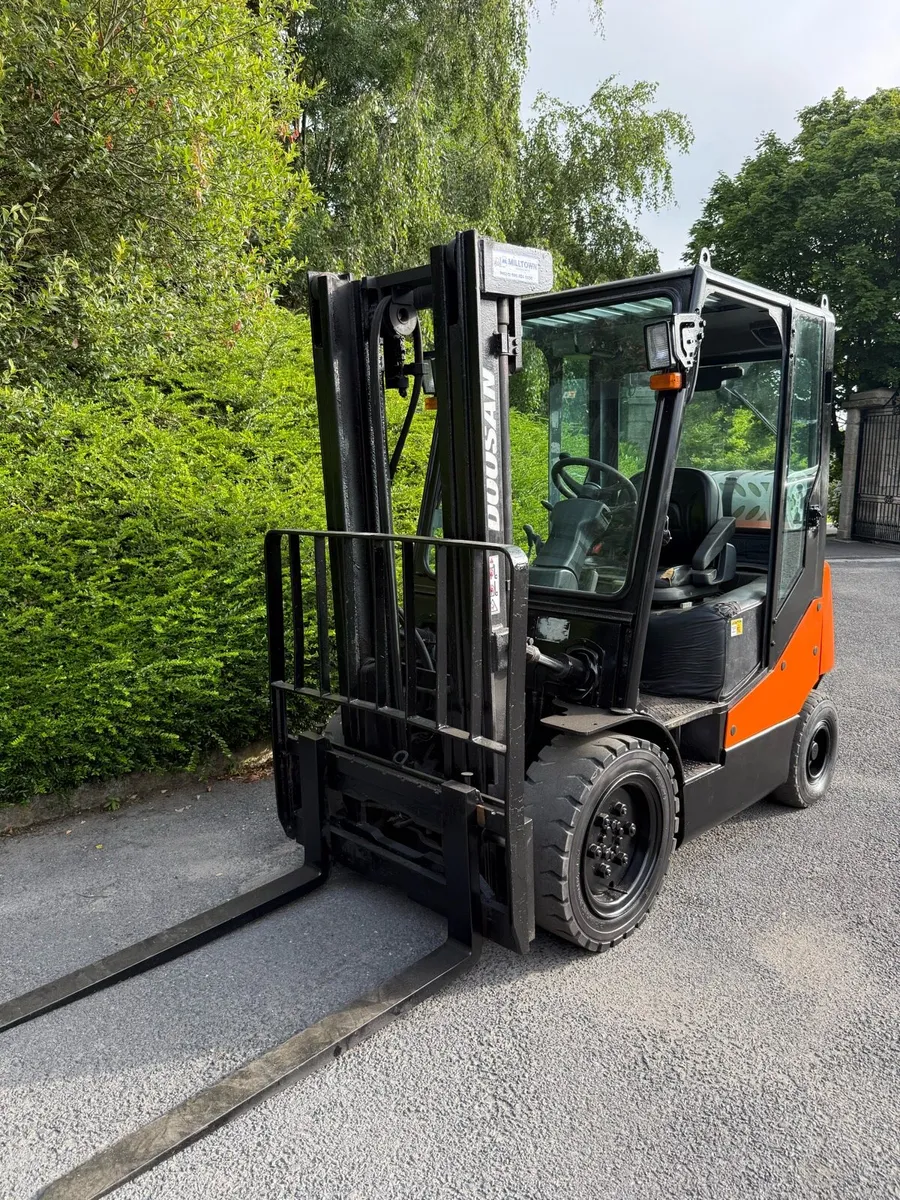 Forklift - Image 3