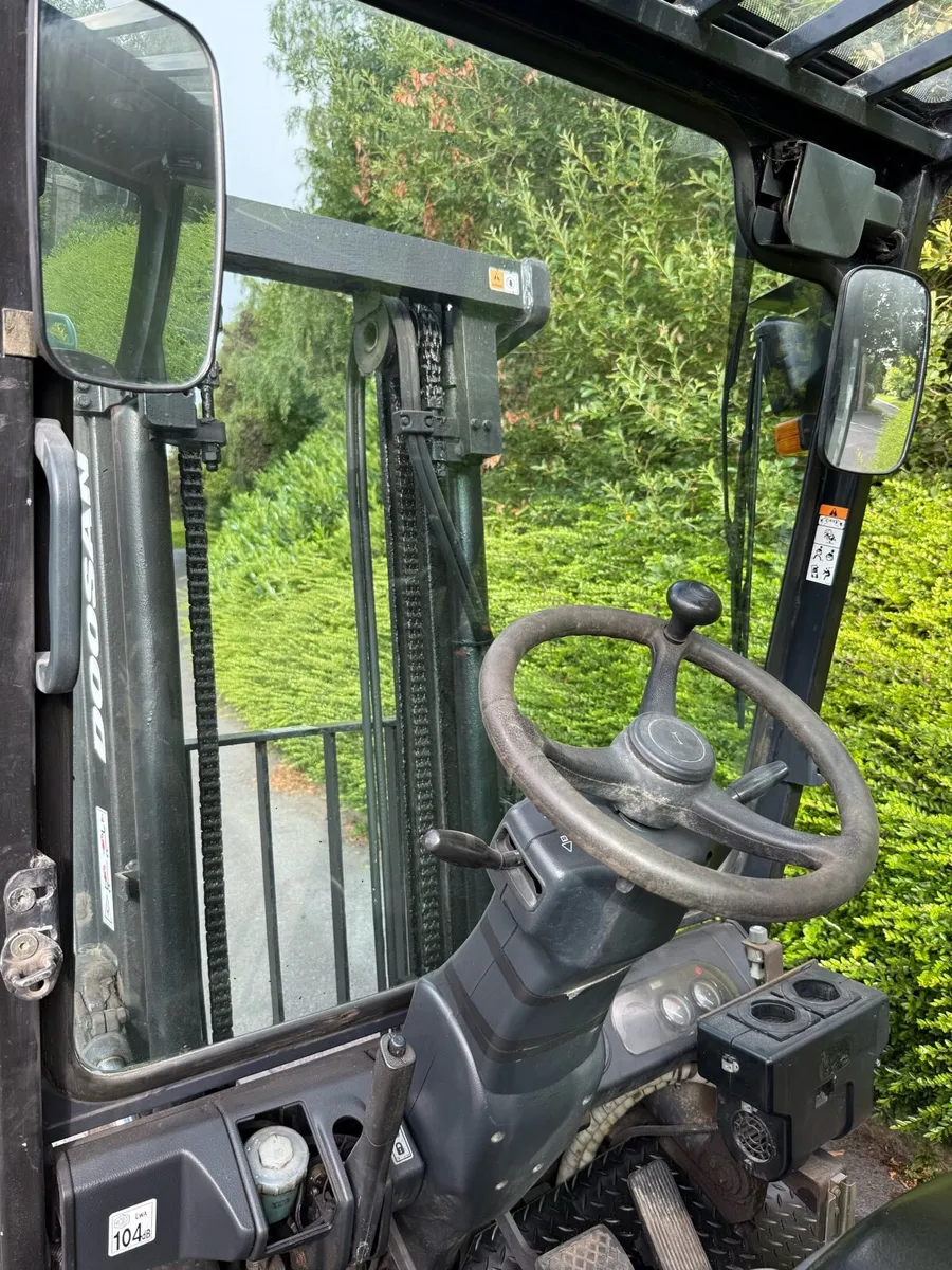 Forklift - Image 4
