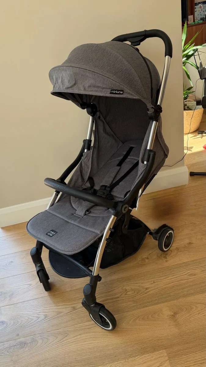 Miniuno Touchfold Compact Travel Stroller & acces. - Image 1
