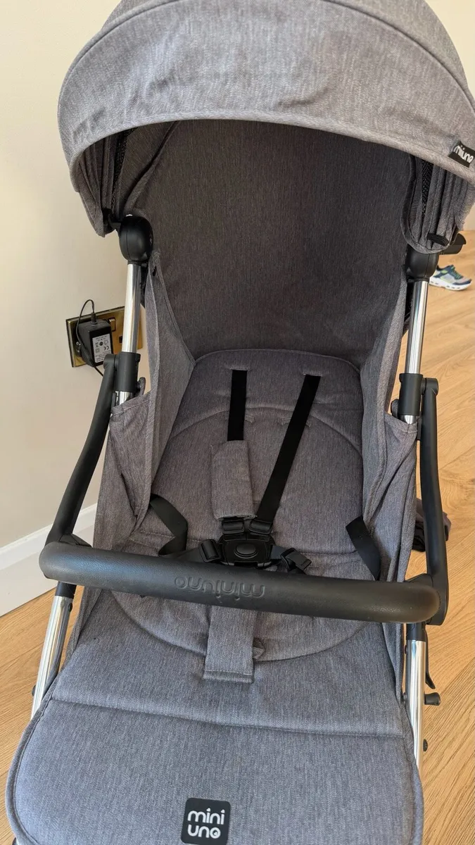 Miniuno Touchfold Compact Travel Stroller & acces. - Image 2