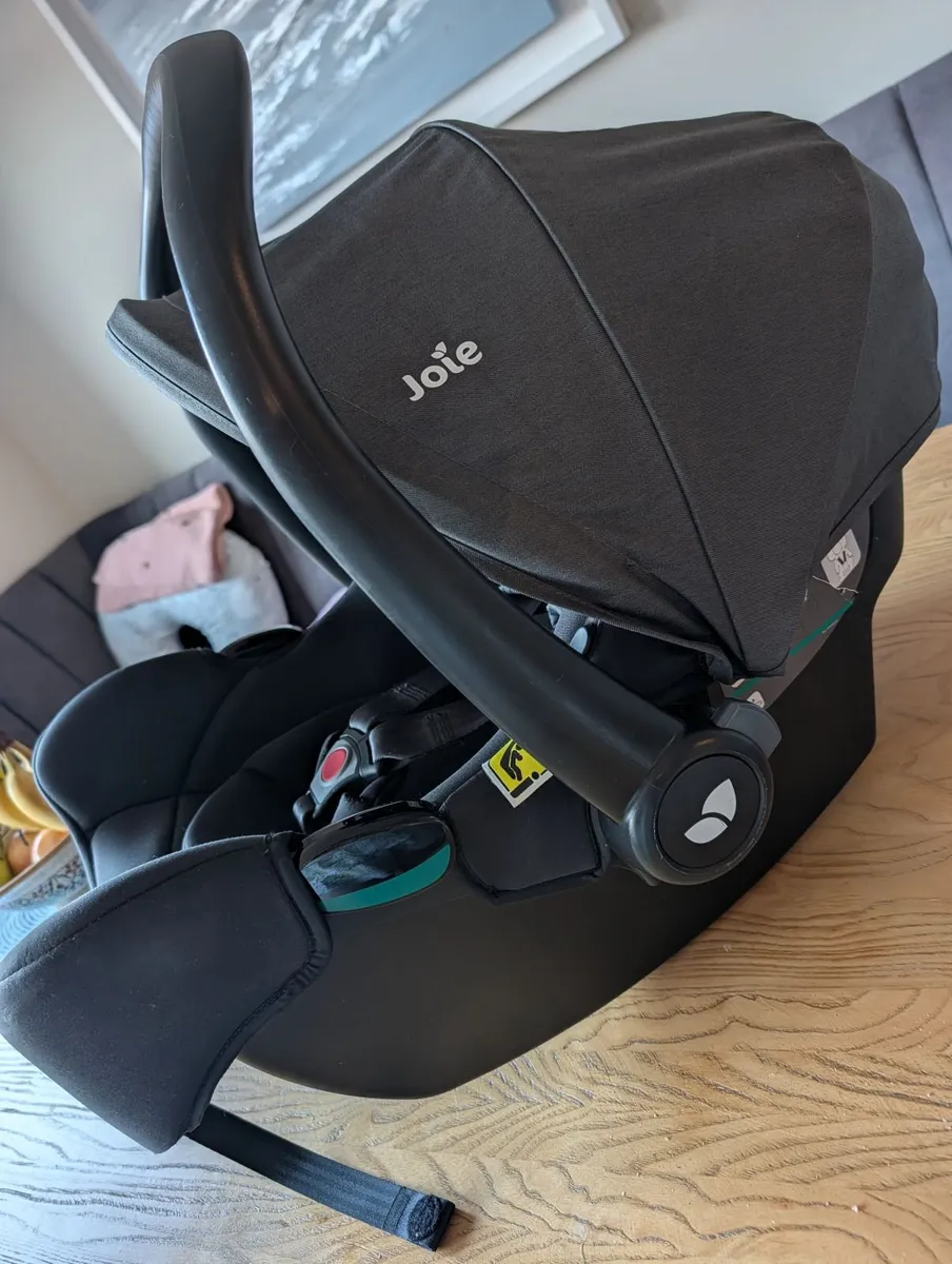 Joie i-snug 2 and Joie 360 isofix base - Image 1