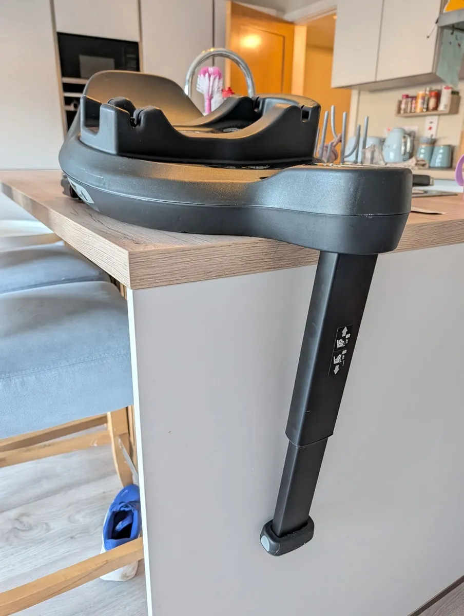 Joie i-snug 2 and Joie 360 isofix base - Image 3