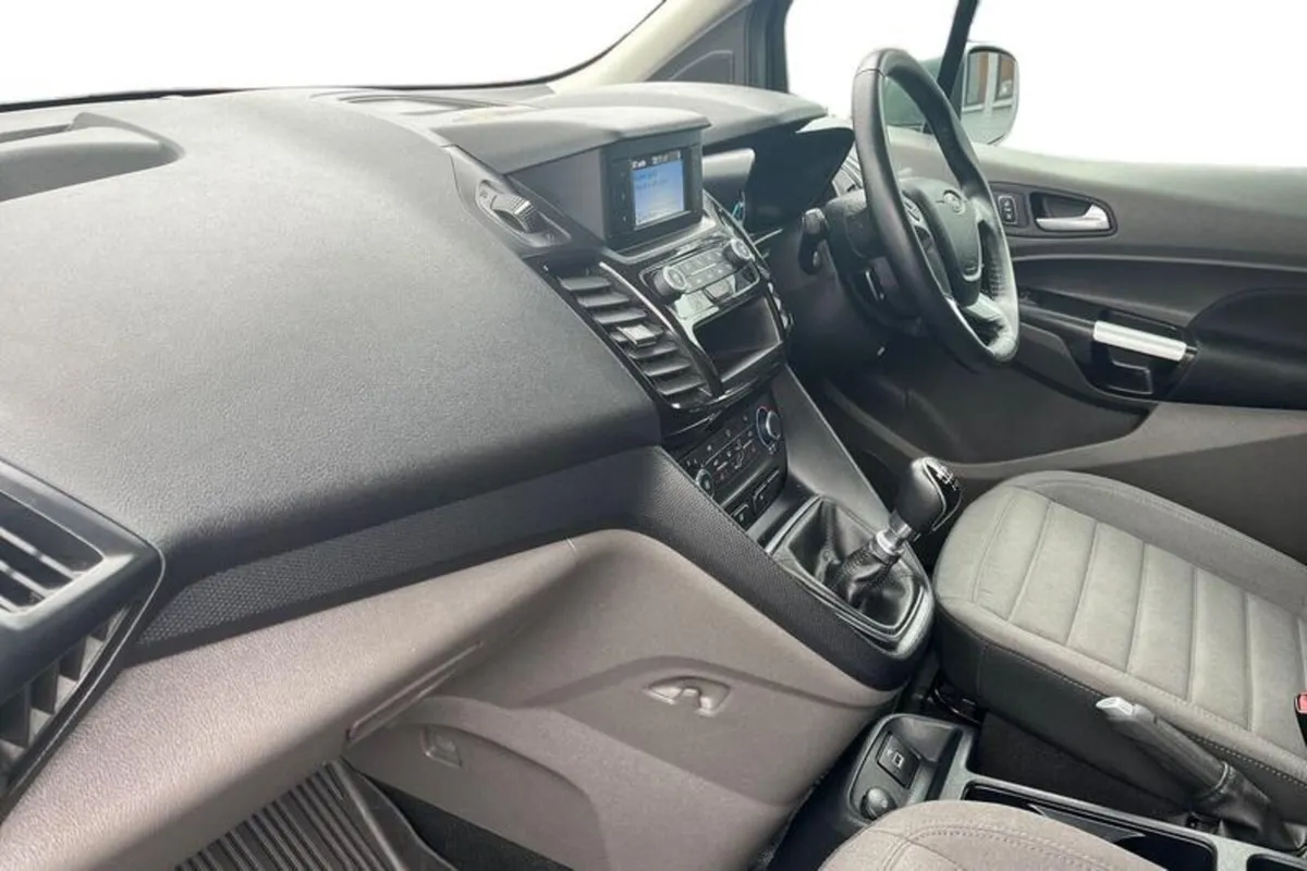 Ford Transit Connect LIMITED - Image 3