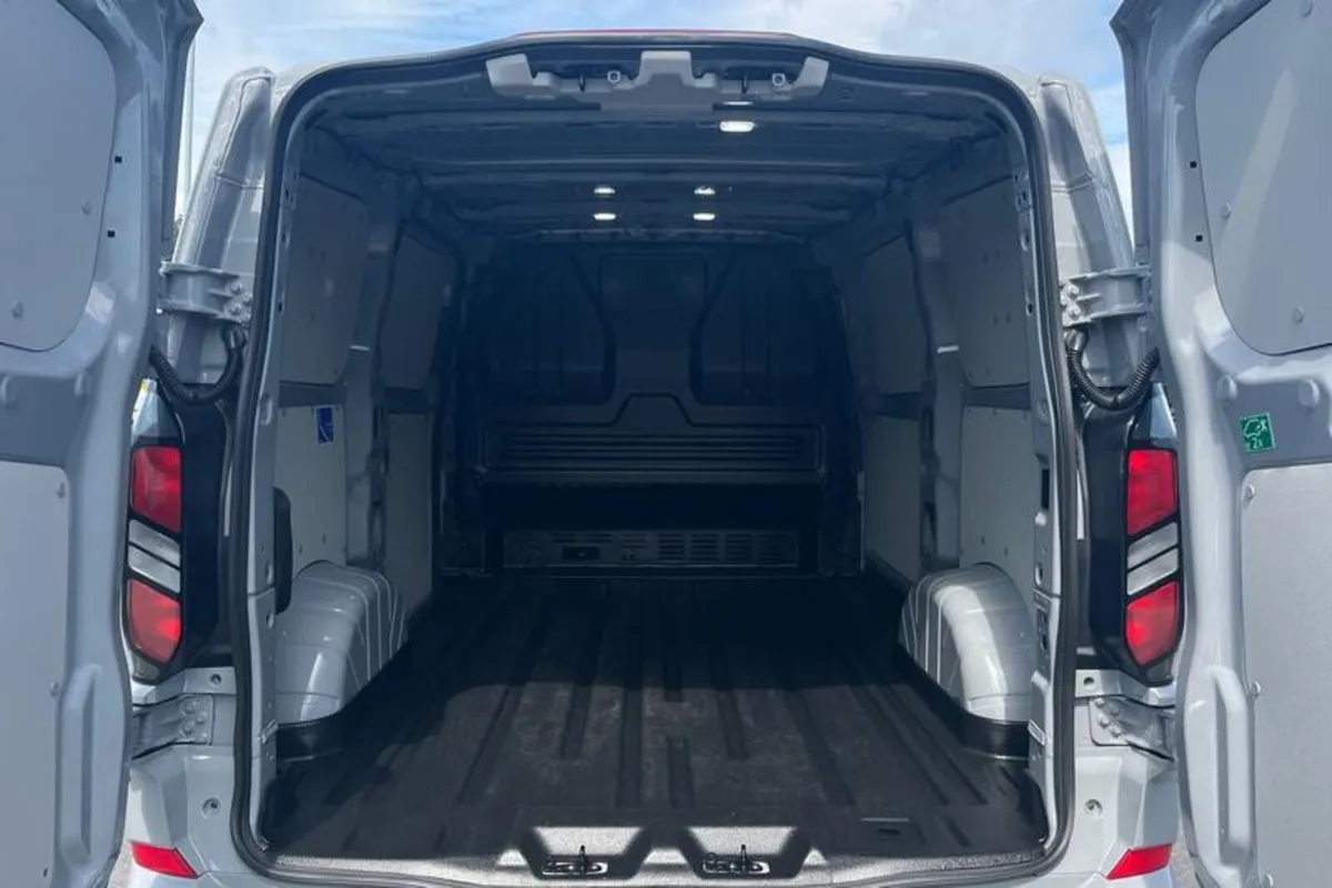Ford Transit Custom LIMITED - Image 4