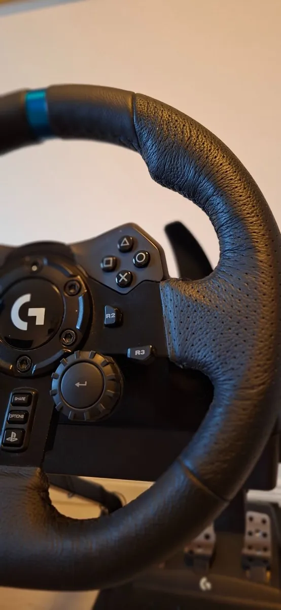 *Logitech G923 Racing Wheel & GT Stand – Like New* - Image 2