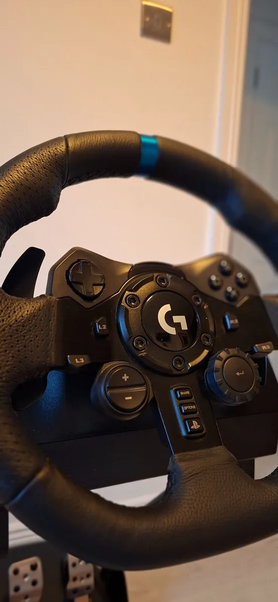*Logitech G923 Racing Wheel & GT Stand – Like New* - Image 3
