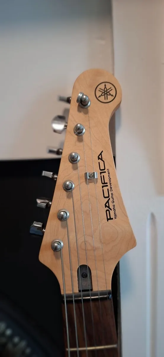 Yamaha Pacifica with  amp spider v20 line 6 - Image 2