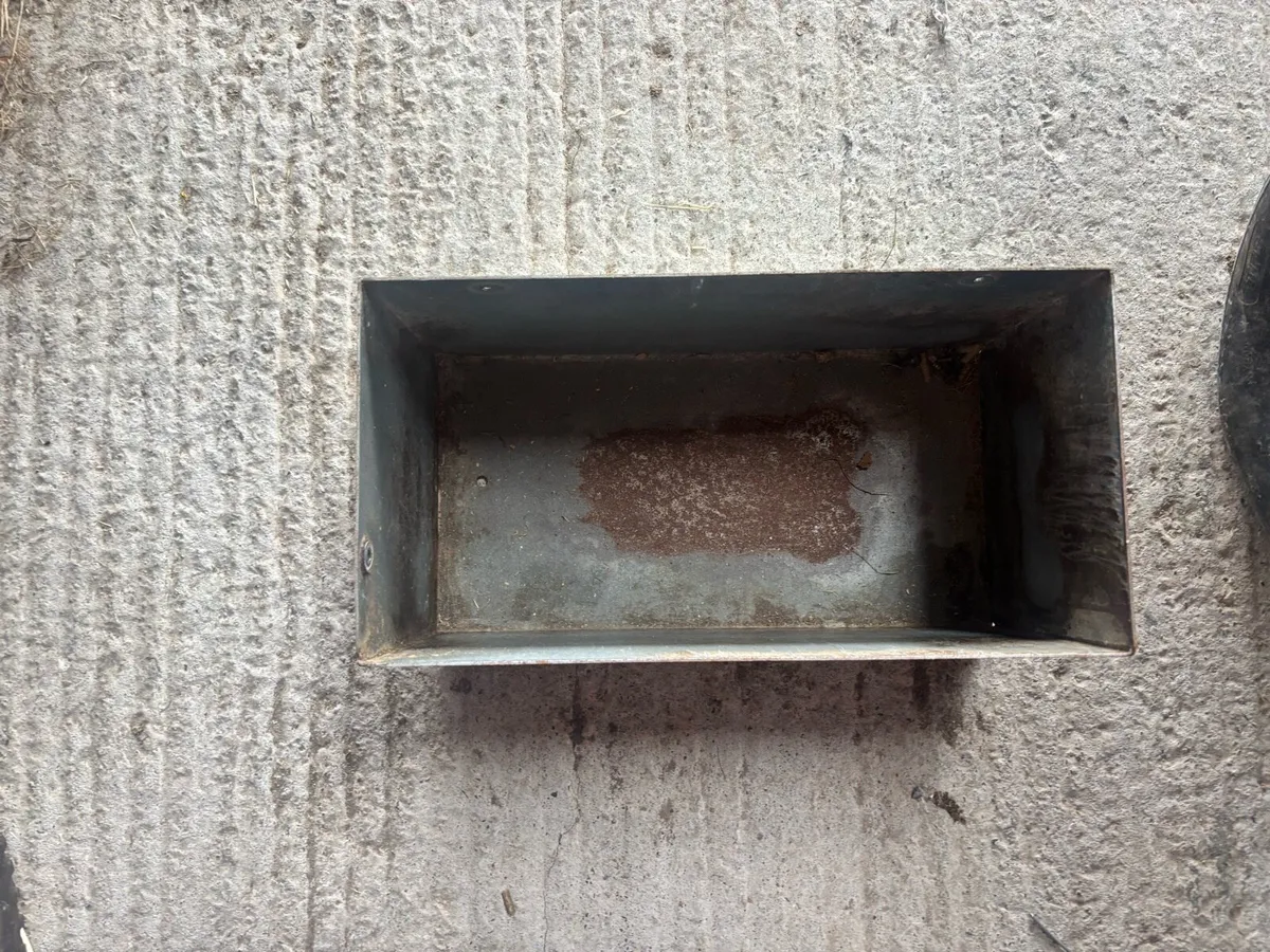 Steel Feed Pots - Image 4