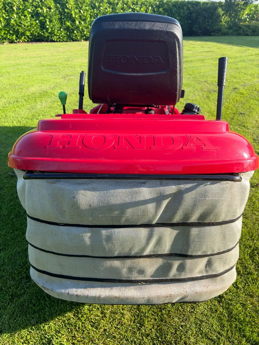 Honda 2417 Ride On Mower - Image 4