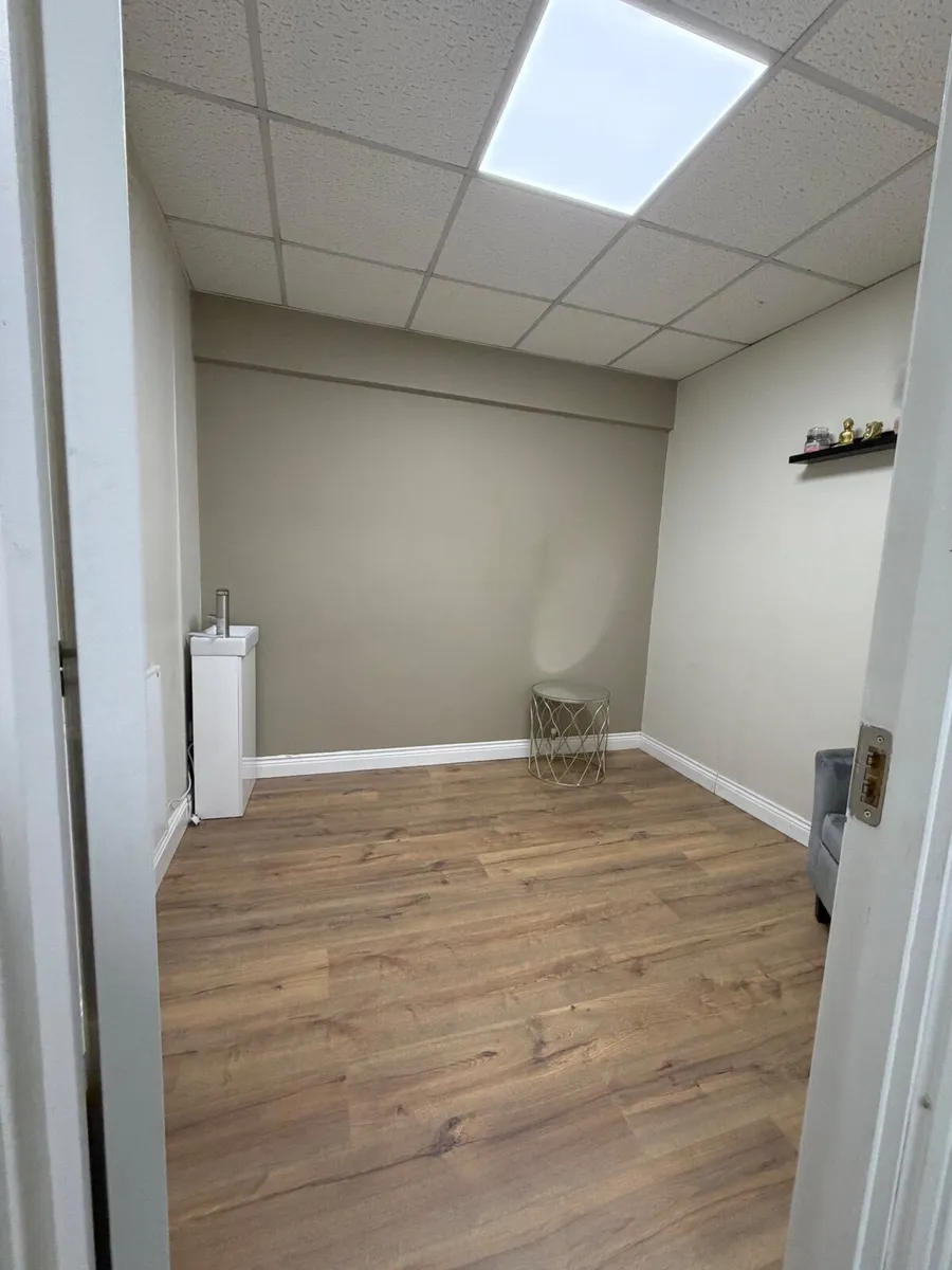 Treatment Room to Rent - Image 1