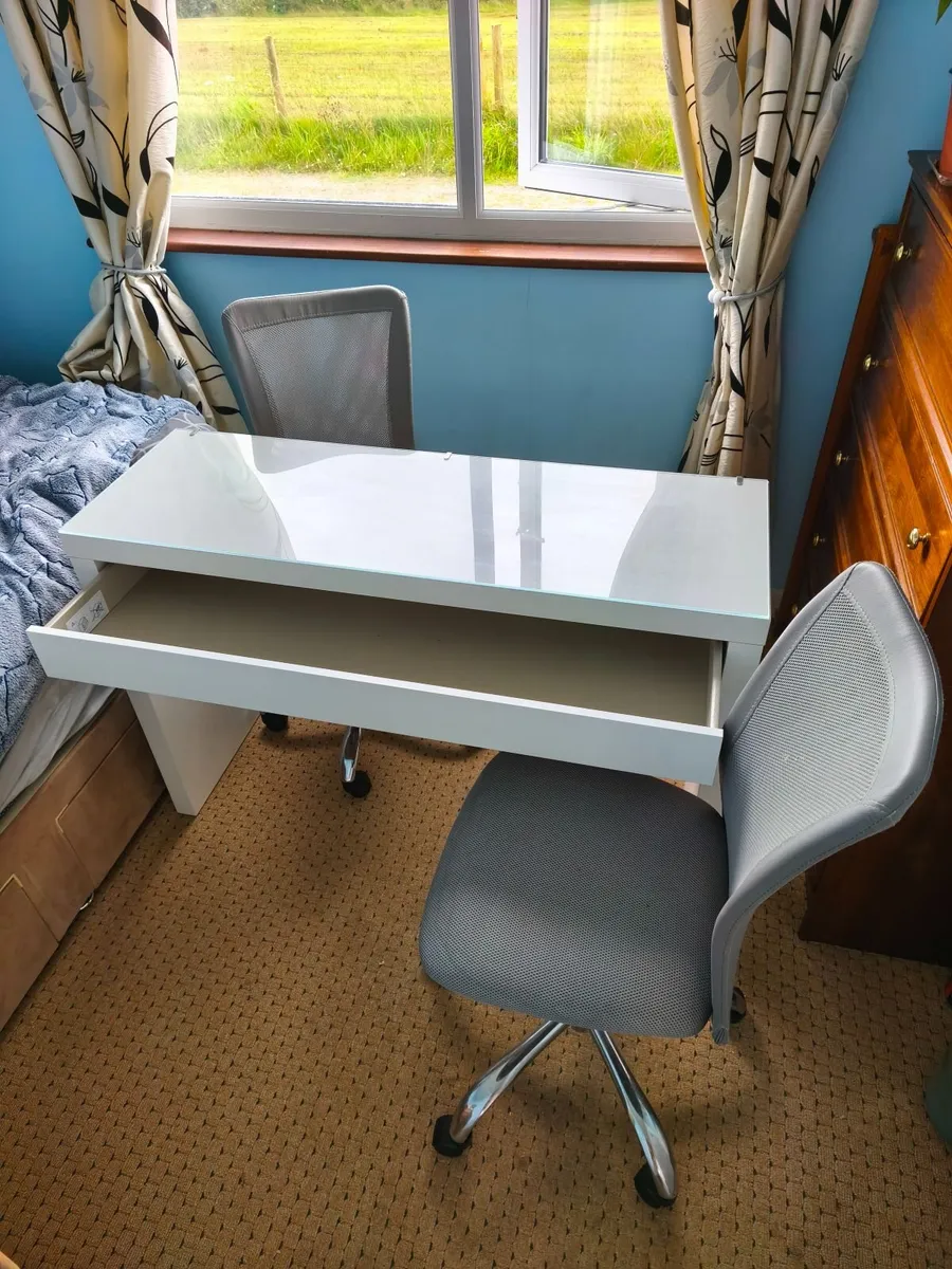 White Glass Desk + 2 Grey Office Chairs | Excellen - Image 2