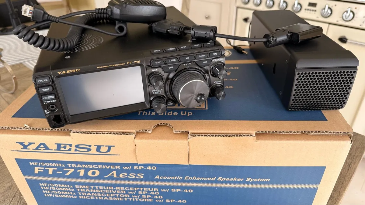 YAESU FT-710 transceiver - Image 3
