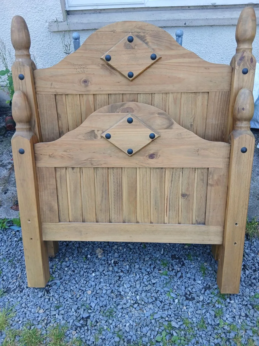 Mexican Pine Corona single bed - Image 1