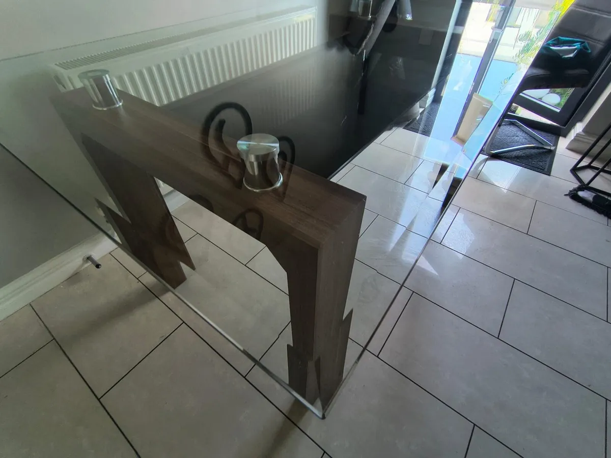 Glass top classic living room table. - Image 2