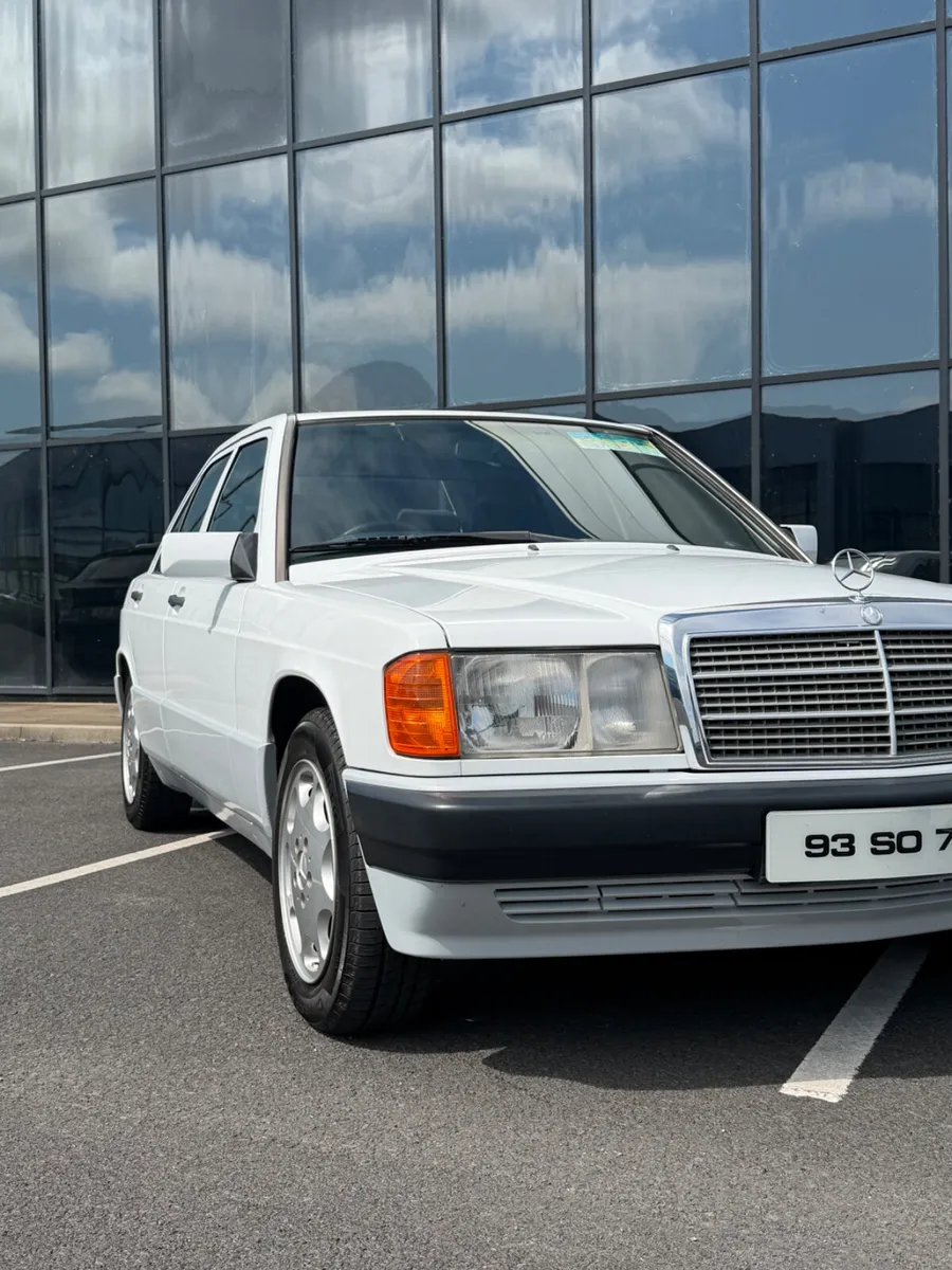 Mercedes-Benz 190D 2.5 Automatic - Image 4