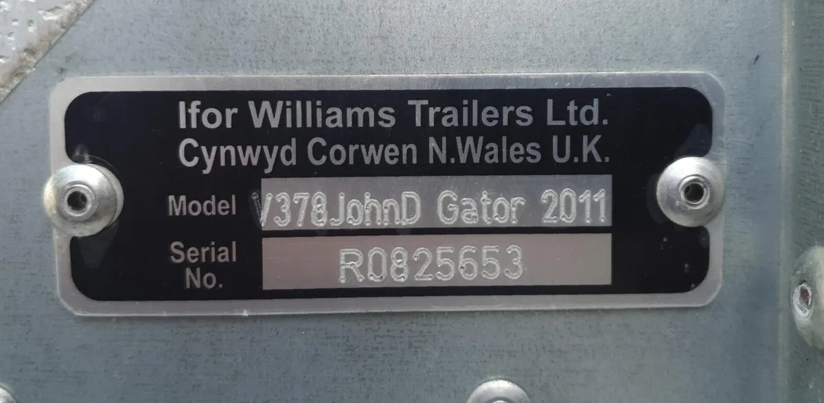 T100 New John Deere Gaiter Canopy Ifor Williams - Image 2